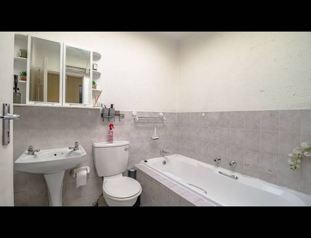 2 BEDROOM APARTMENT FOR SALE IN MARAIS STEYN PARK